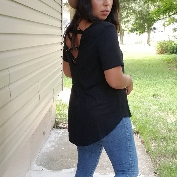 NOT SO BASIC BLACK TEE SHIRT CRISS CROSS BACK TOP - Picture 5 of 5